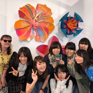 Jutta-McKenzie-and-students-from-Musashi-University-in-Japan