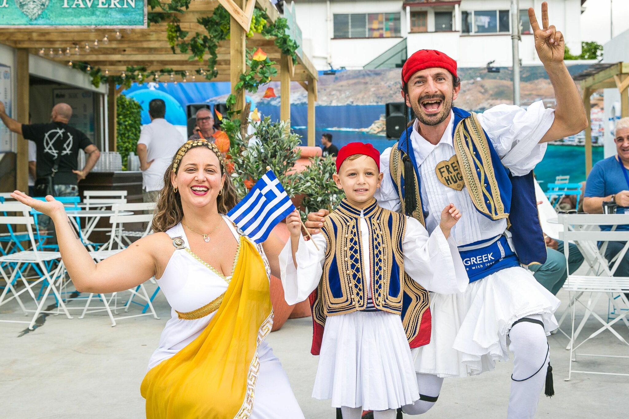 Население греции народы. Современные греки. Греция люди. Греки национальный костюм. Греки нация.